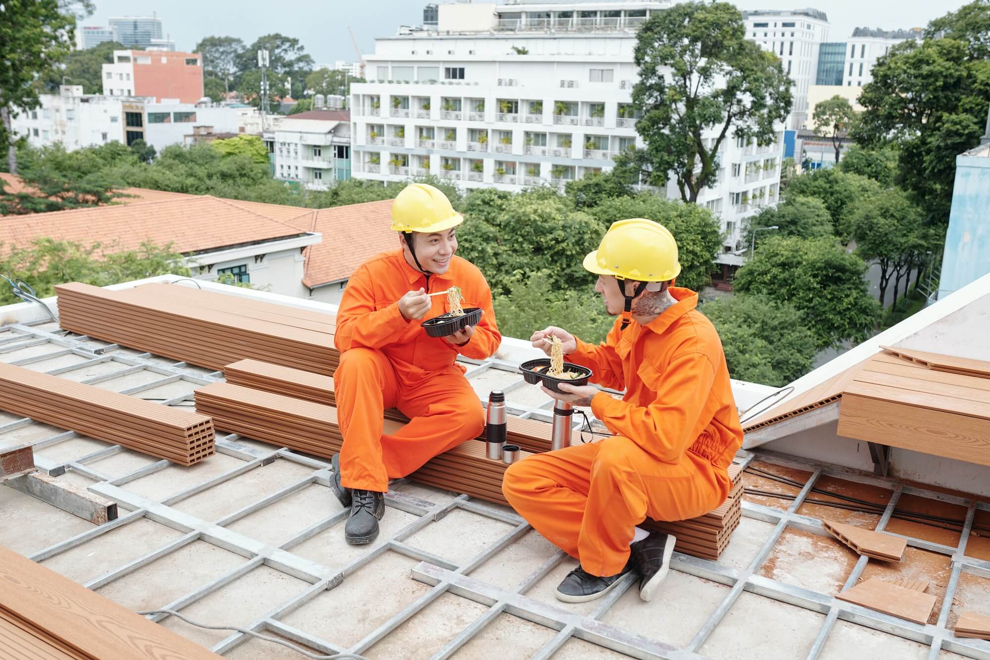 roofing-contractors-having-lunch-1.jpg